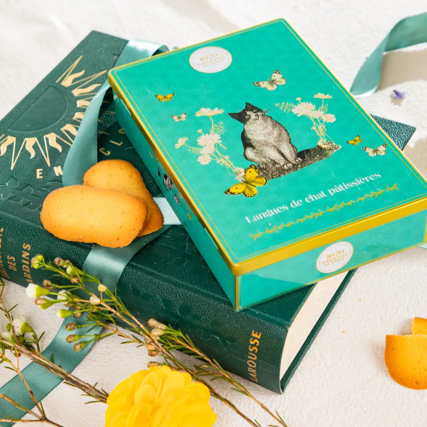 La Sablesienne Cat Tongue Biscuits in a Decorative Metal Box