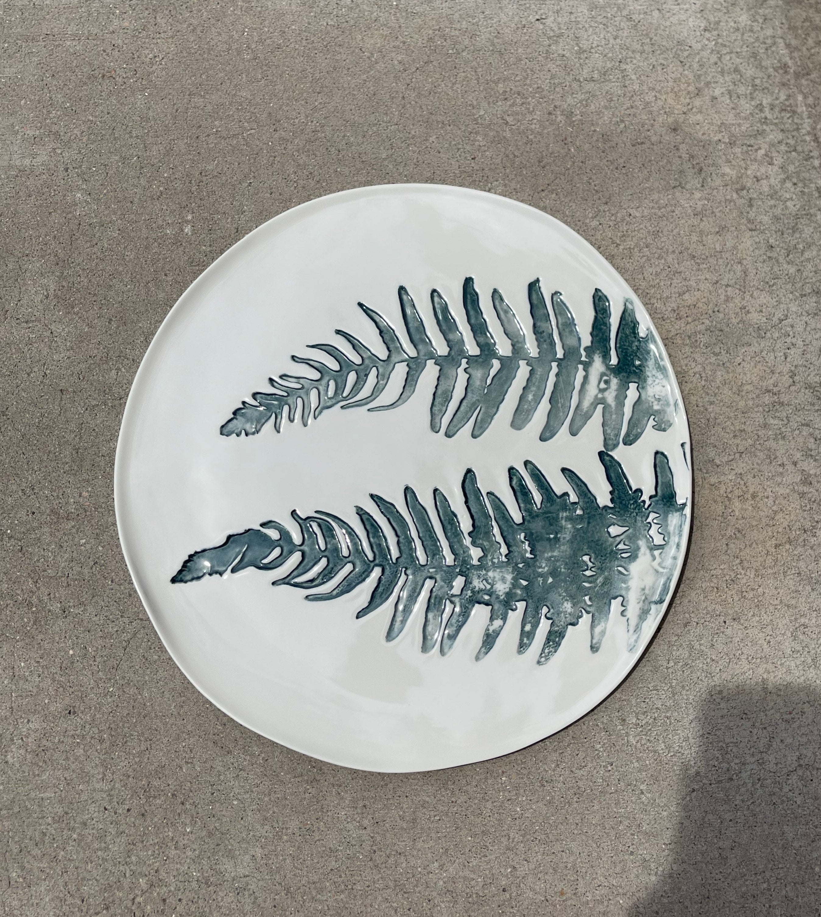 Flat Porcelain Plate Felicine, Green 14.5"d.