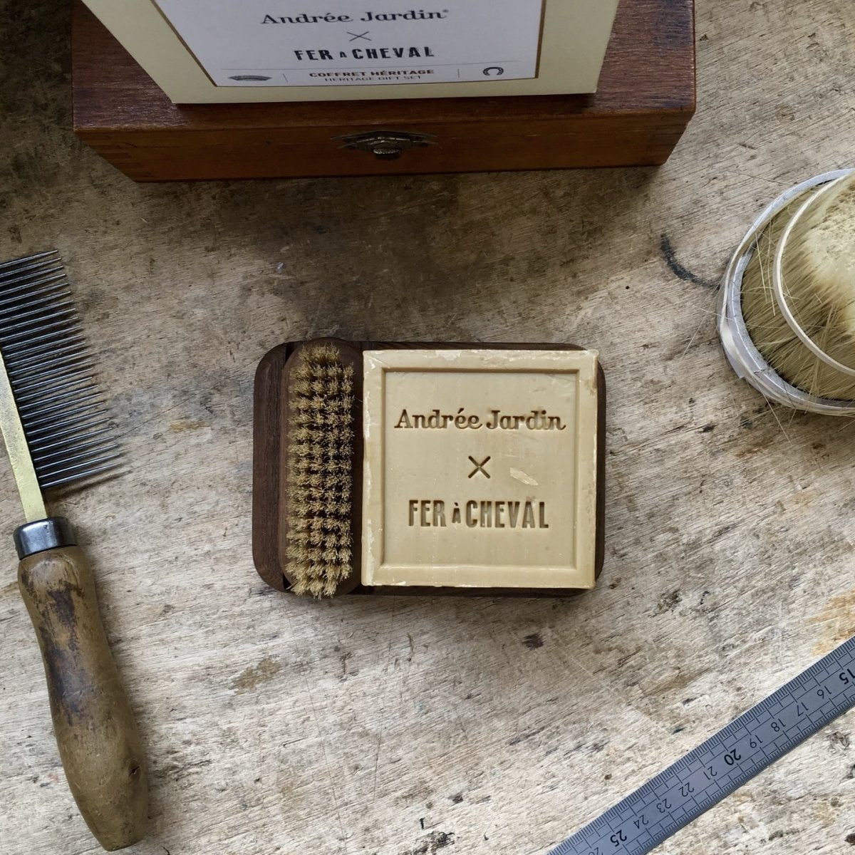 Gift Box with Soap Dish, Nail Brush and 300g Olive Oil Soap - Homebody Denver