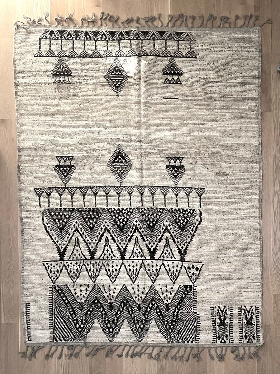 Wool Rug in Natural White with Large Dark Brown Zig Zag Diamond Pattern with Tassels 7.3' x 10.4' - Homebody Denver