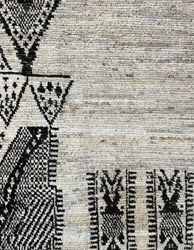 Wool Rug in Natural White with Large Dark Brown Zig Zag Diamond Pattern with Tassels 7.3' x 10.4' - Homebody Denver