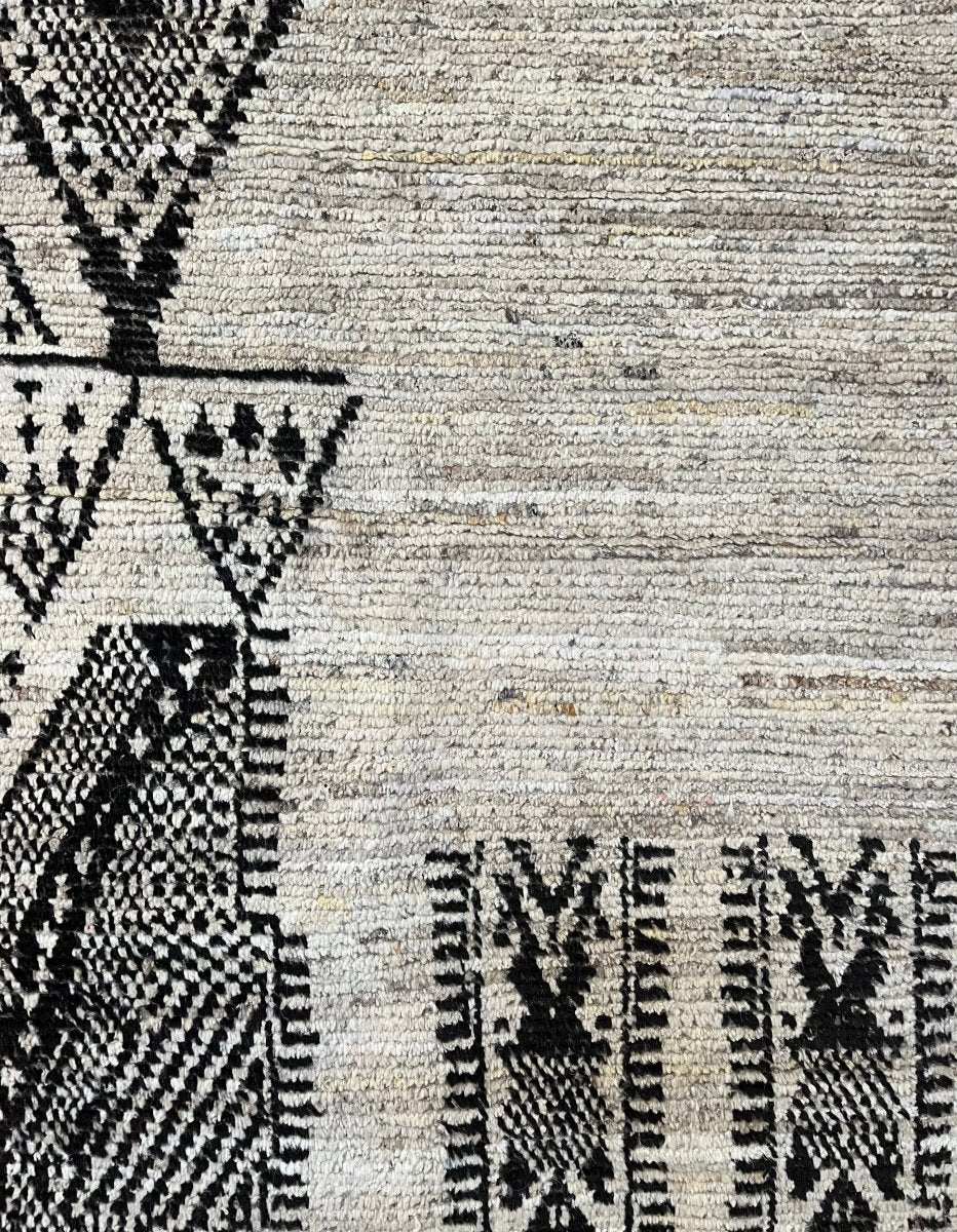 Wool Rug in Natural White with Large Dark Brown Zig Zag Diamond Pattern with Tassels 7.3' x 10.4' - Homebody Denver