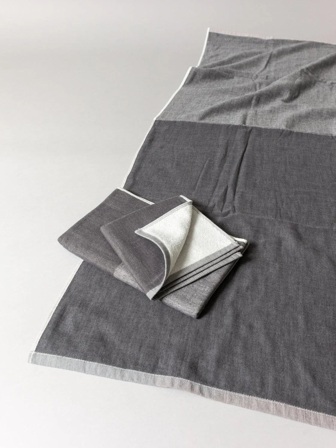 Two-Tone Chambray Hand Towel Medium