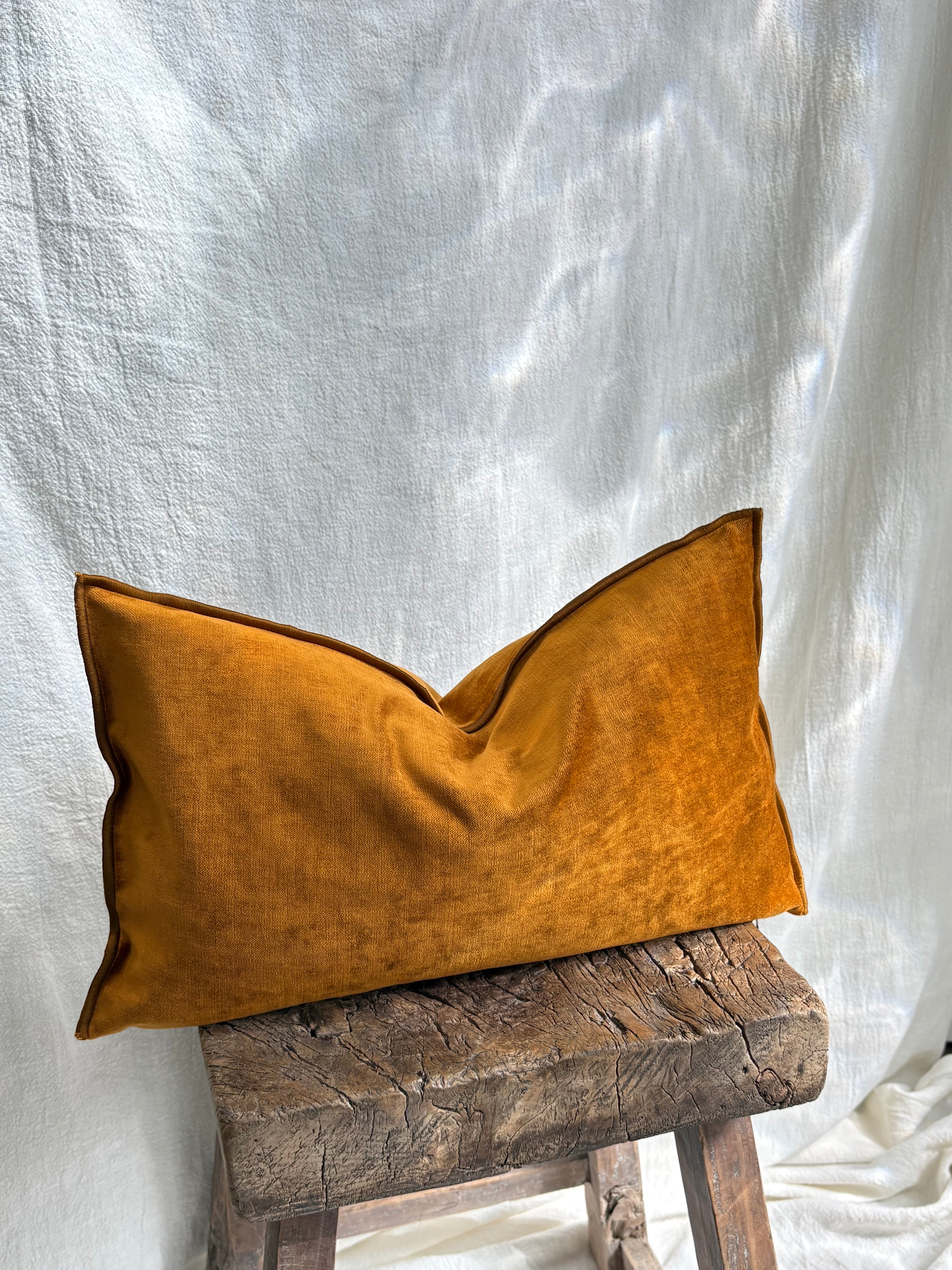 Maison de Vacances Cushion Vice Versa Royal Velvet 12" x 20"