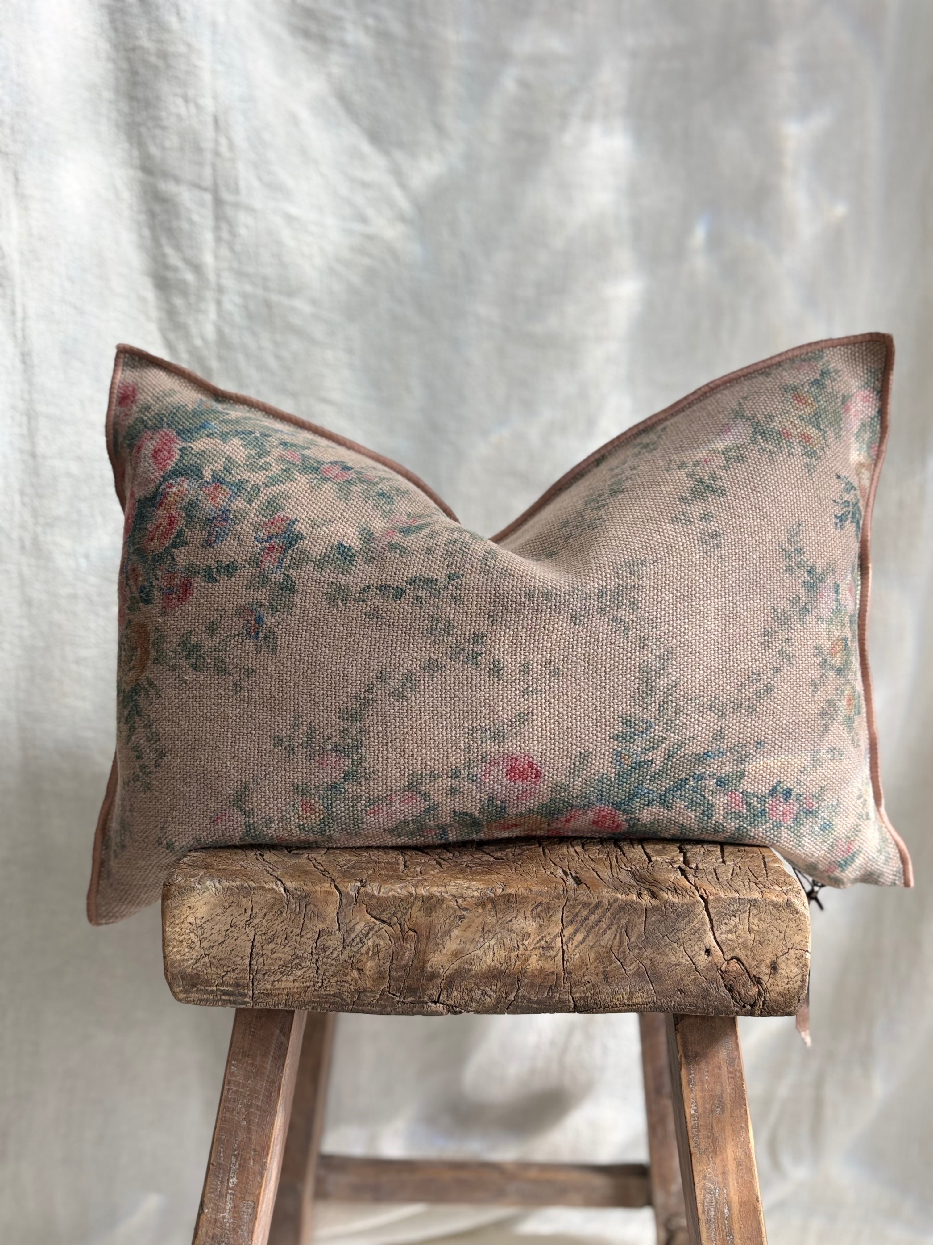 Maison de Vacances Cushion Vice Versa Printed Wabi Sabi Linen, Pompadour 16" x 24"