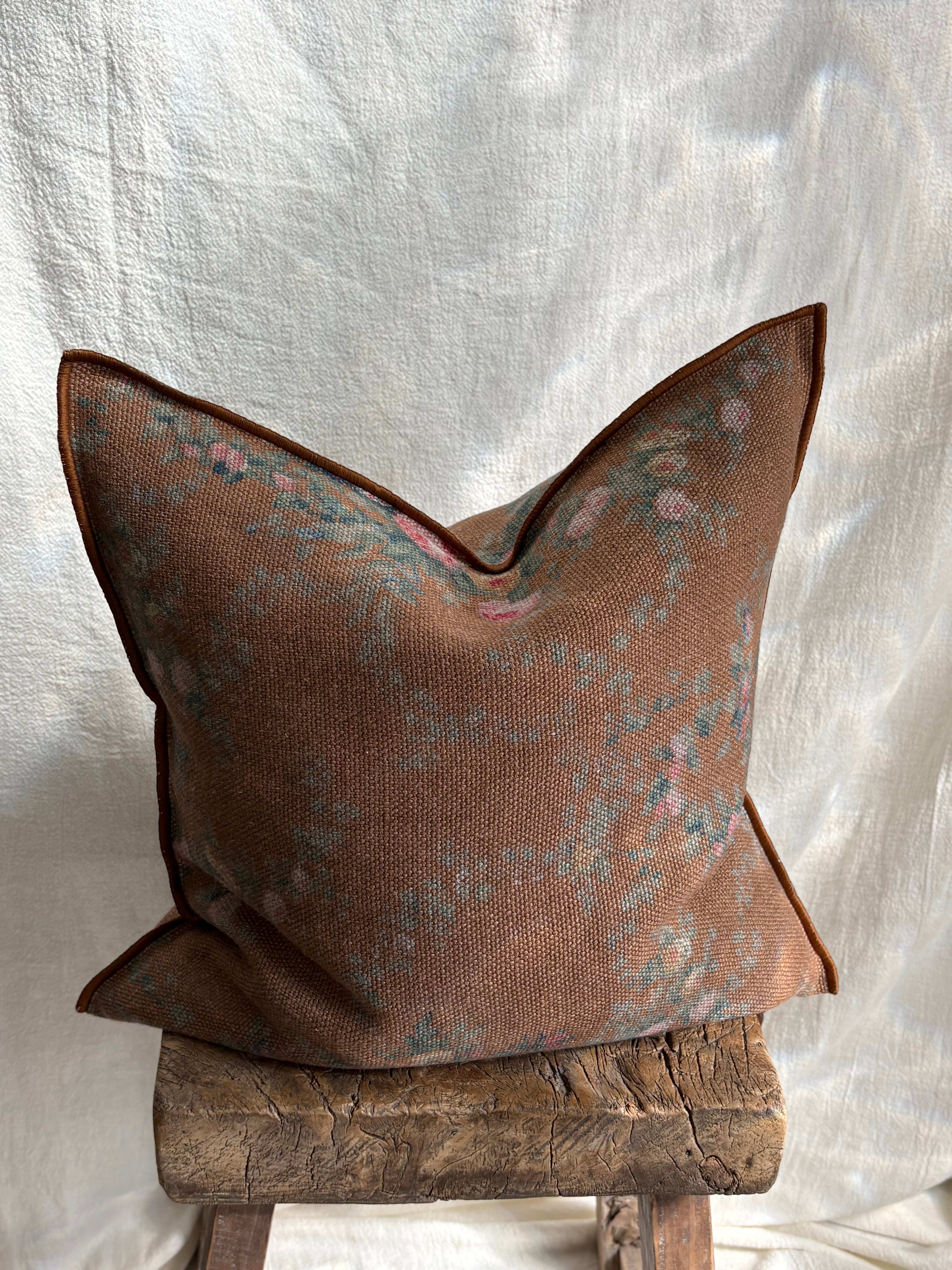 Maison de Vacances Cushion Vice Versa Printed Wabi Sabi Linen, Pompadour 20" x 20"