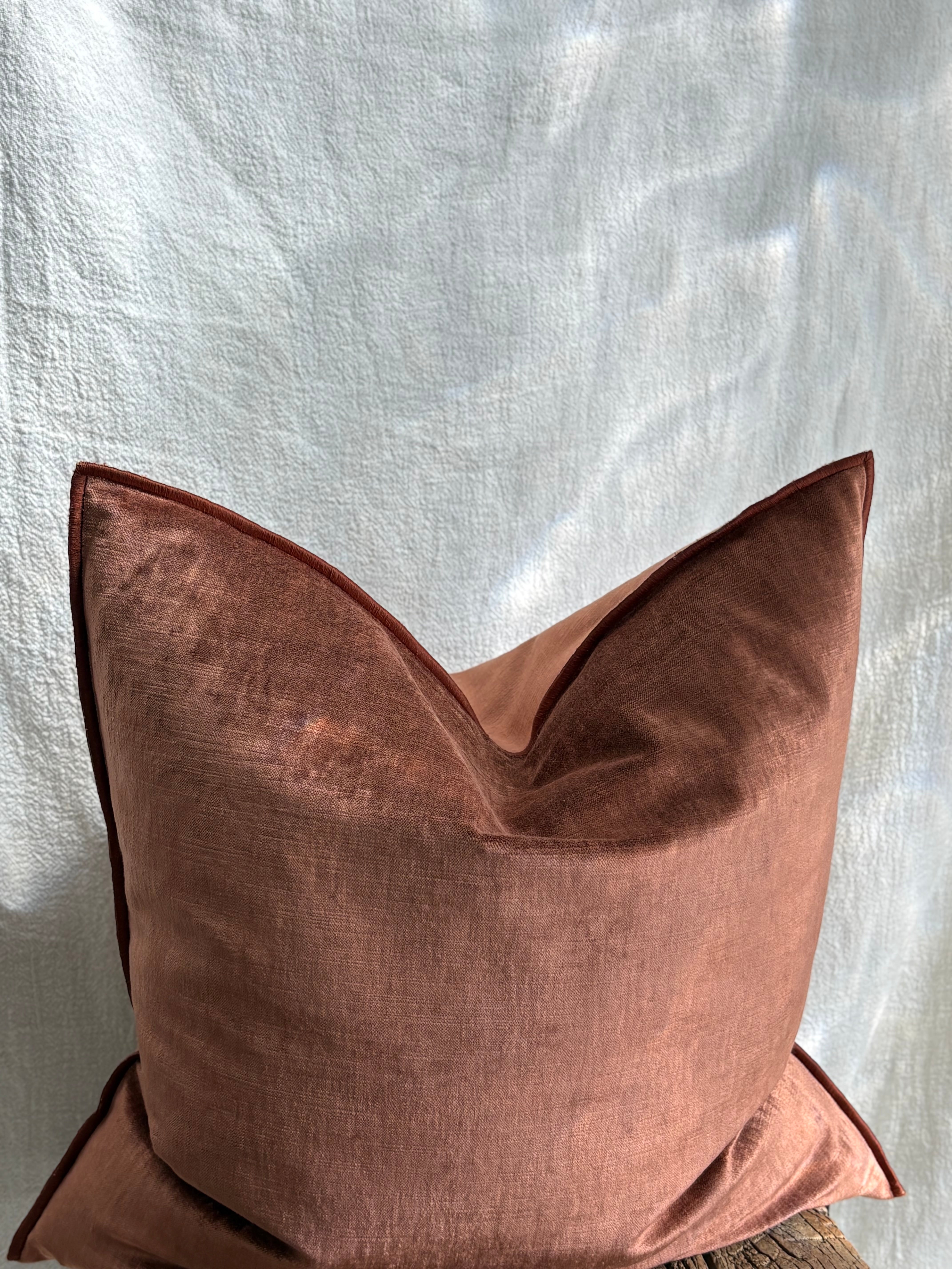 Maison de Vacances Cushion Vice Versa Royal Velvet 20" x 20"