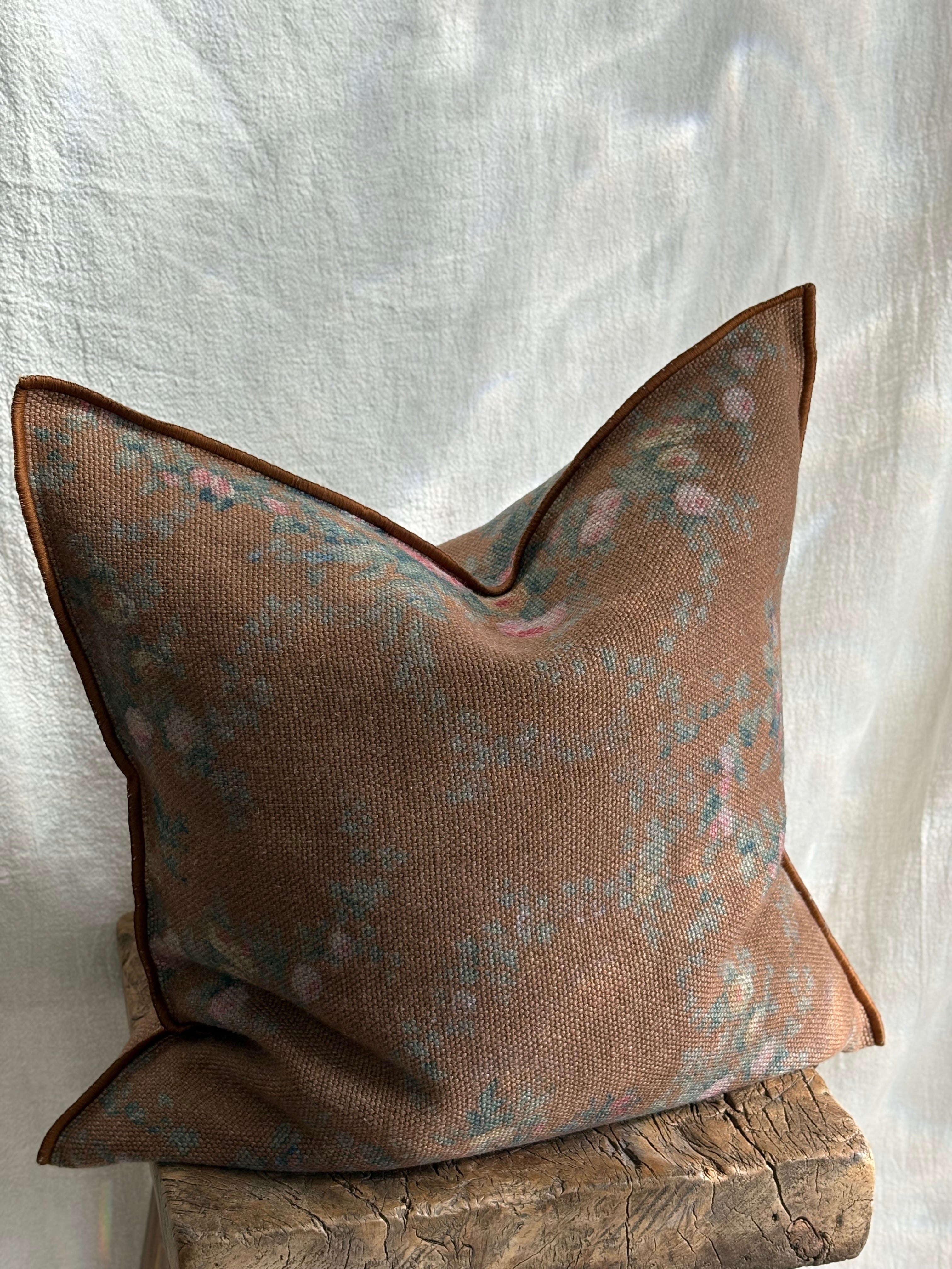 Maison de Vacances Cushion Vice Versa Printed Wabi Sabi Linen, Pompadour 20" x 20"