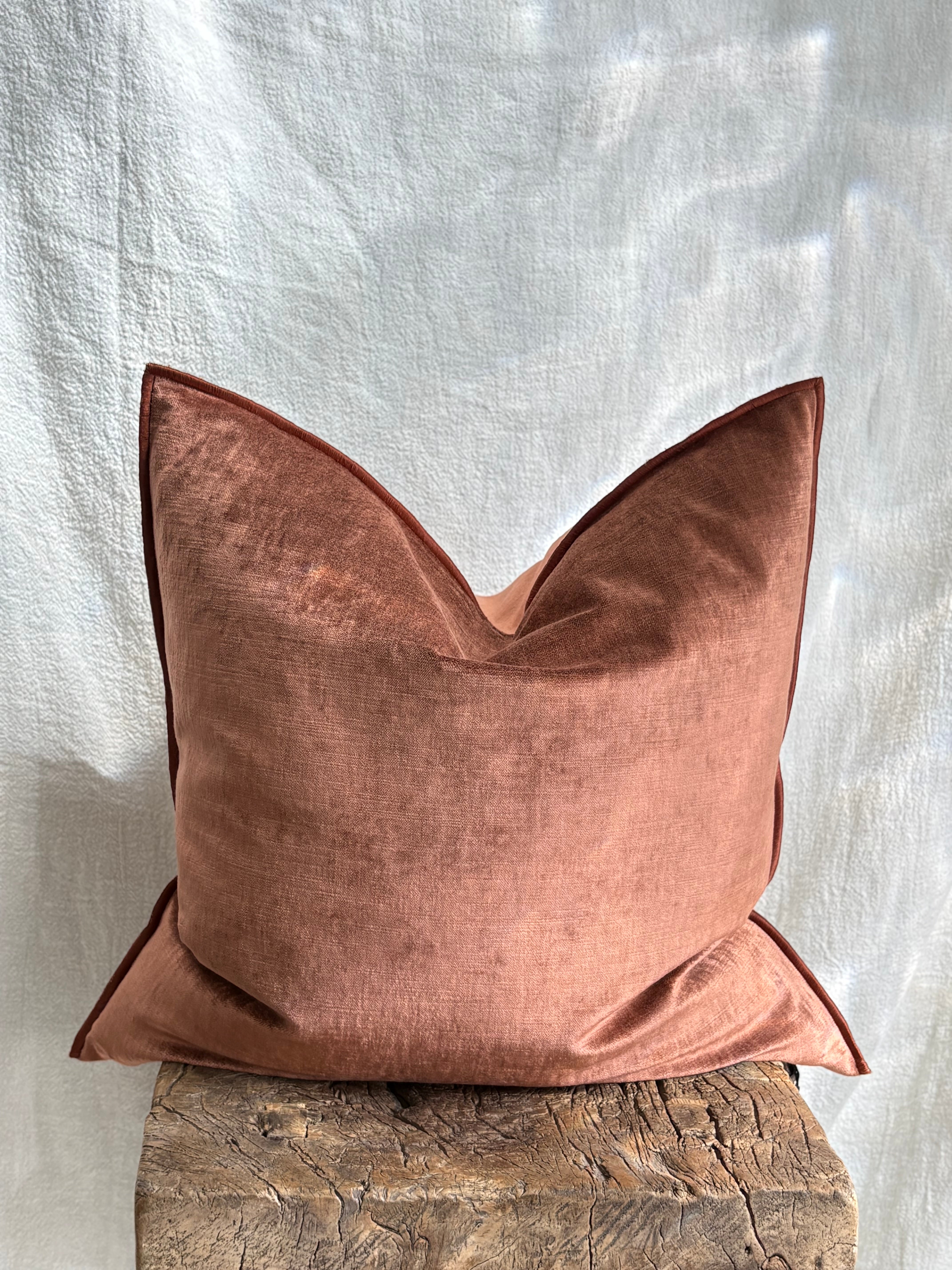 Maison de Vacances Cushion Vice Versa Royal Velvet 20" x 20"