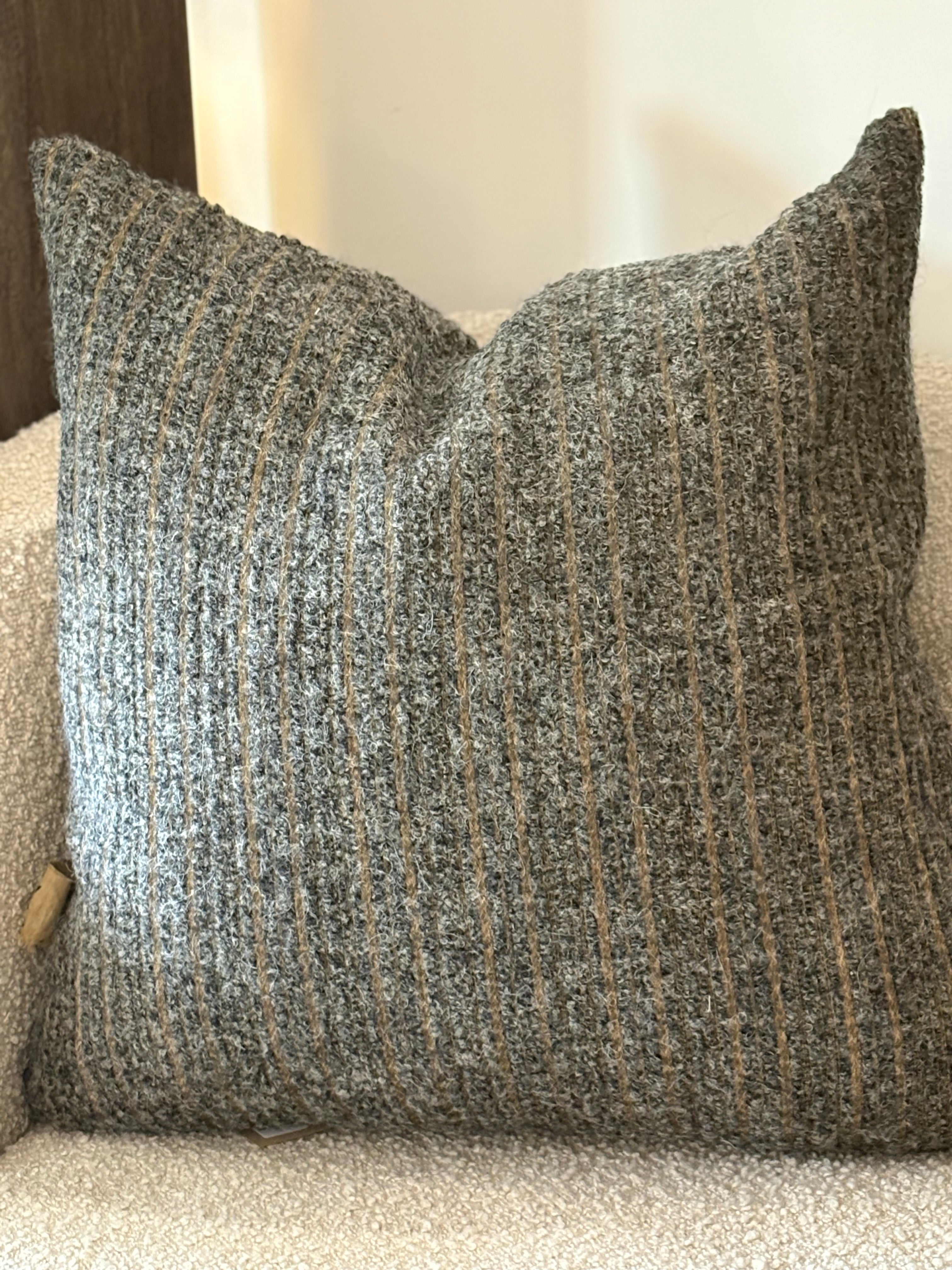 LUCIDIO Cushion 22" x 22"