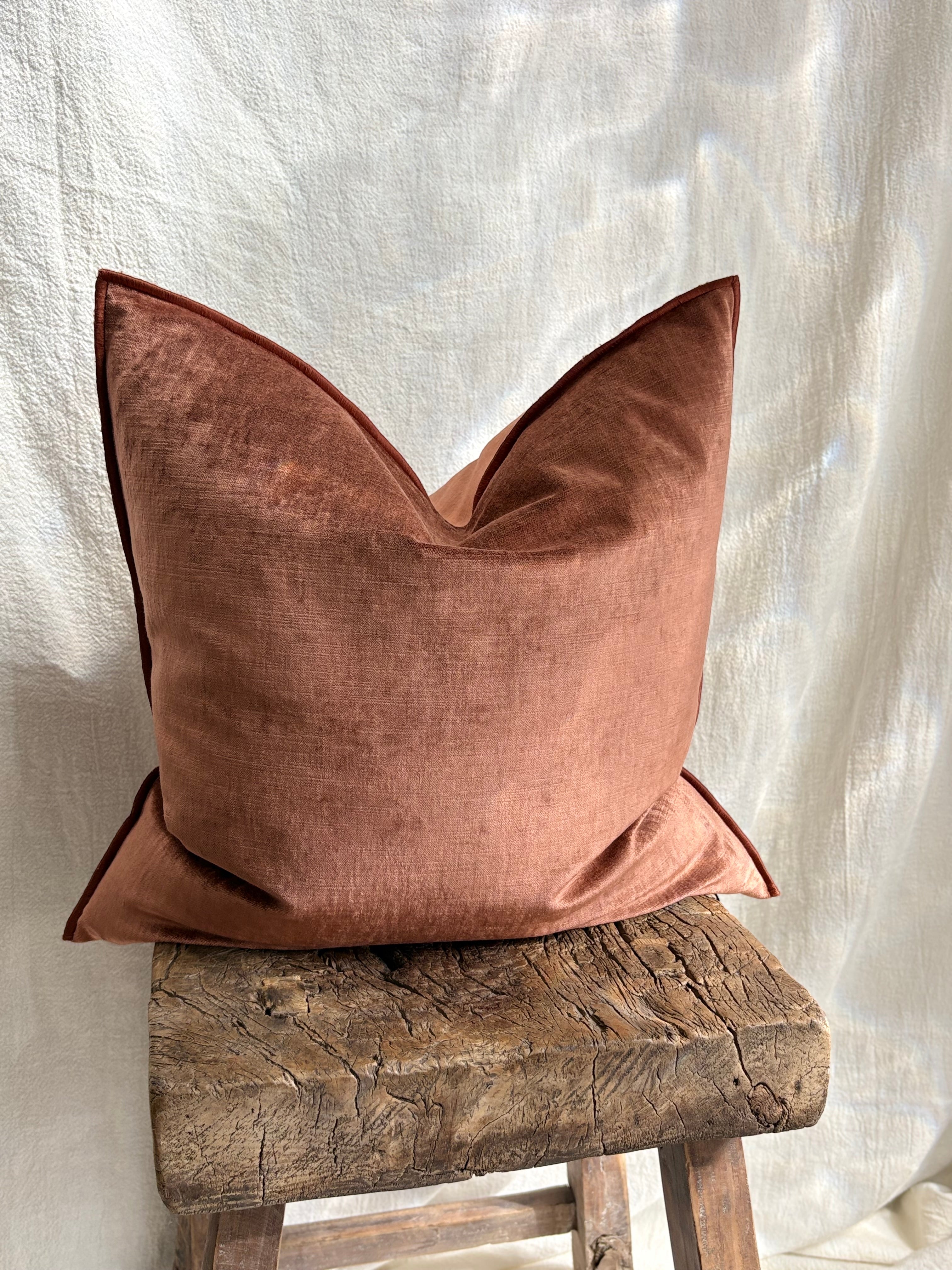 Maison de Vacances Cushion Vice Versa Royal Velvet 20" x 20"