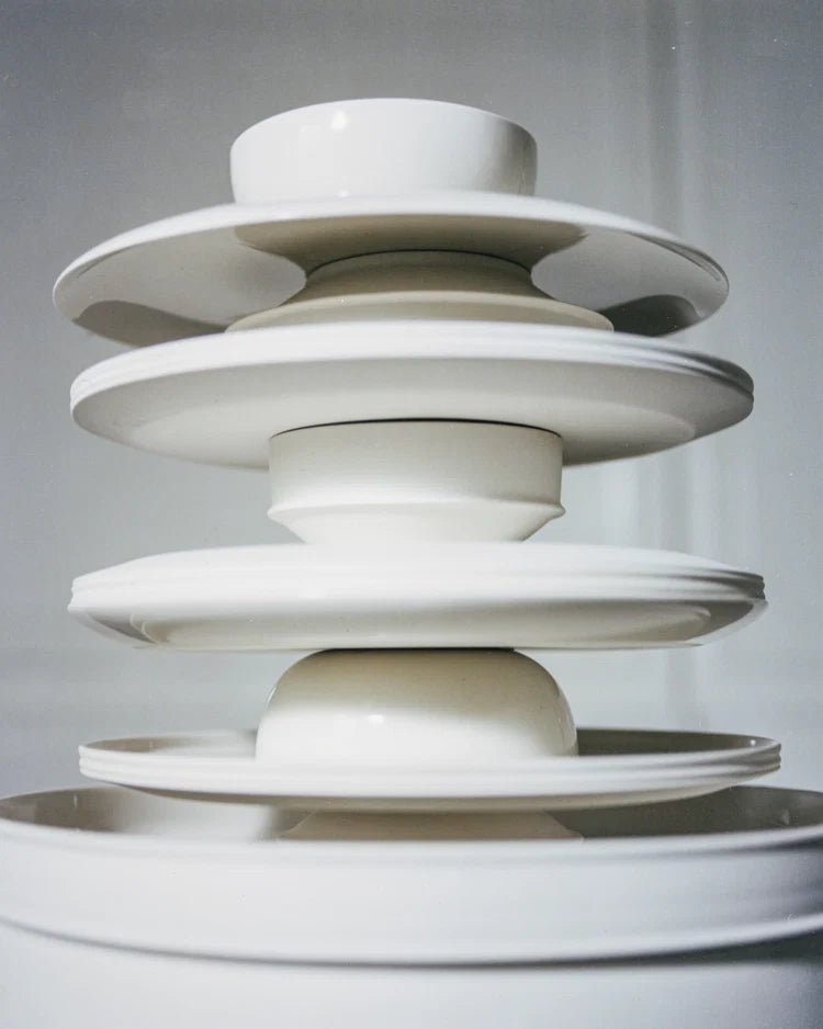 Kelly Wearstler Cake Stand Alabaster Dune with Glass Dome