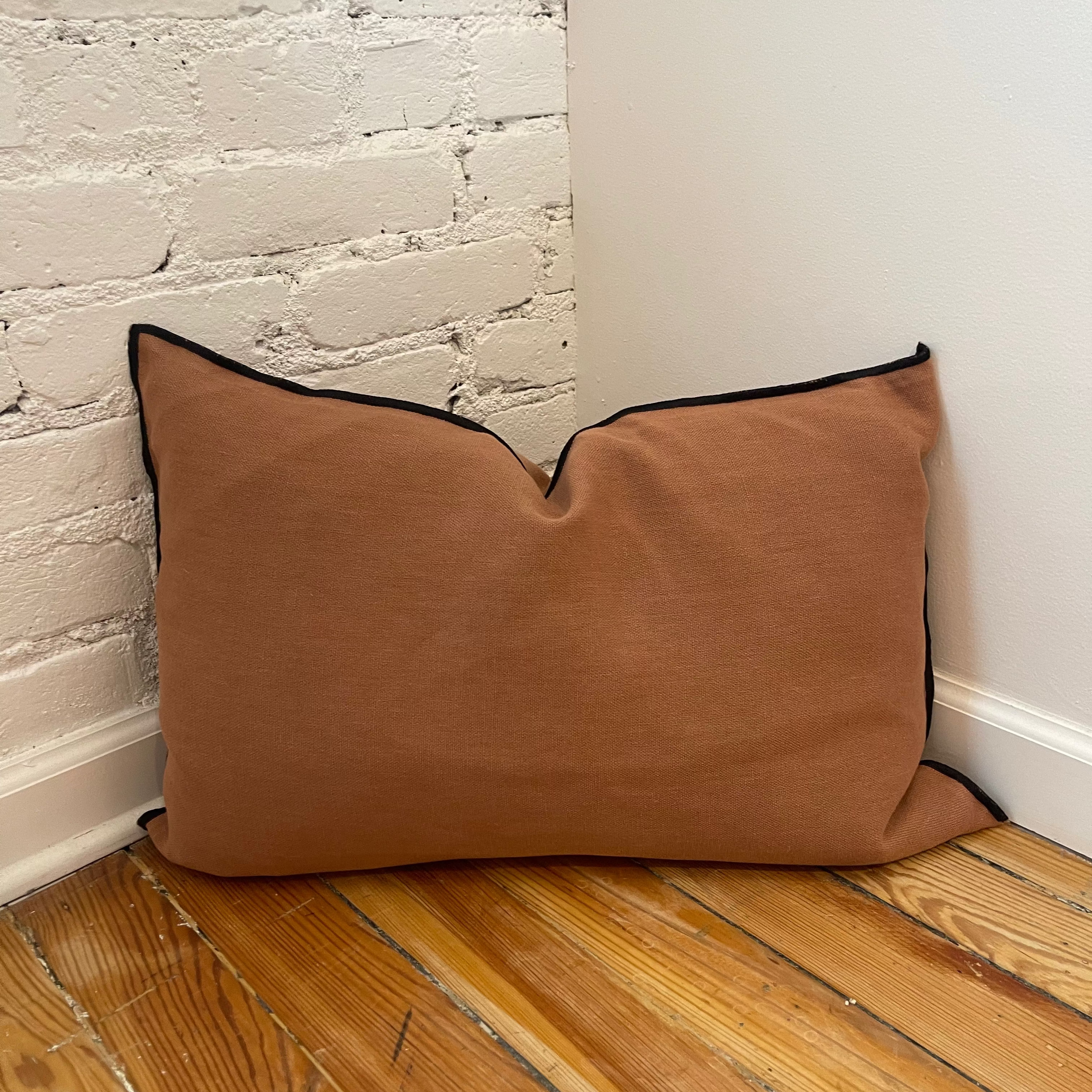 Maison de Vacances Cushion Vice Versa Black Line Stone Washed Linen 16" x 24"