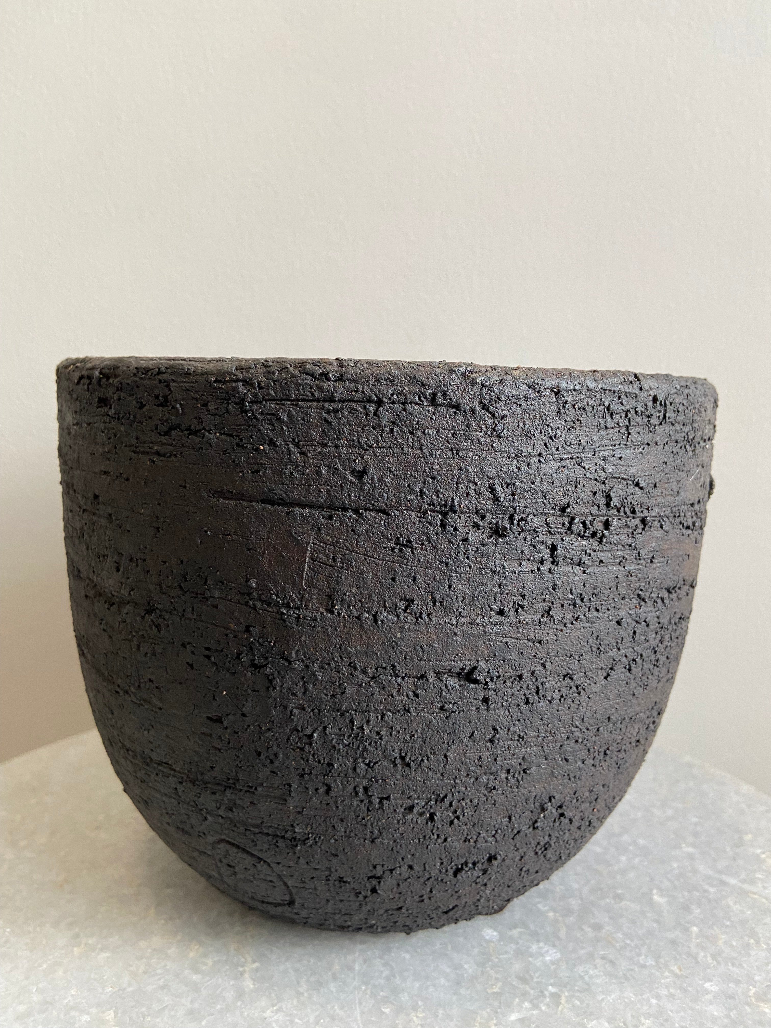 Espoo Terracotta Flower Pot 8"dia. x 7" high