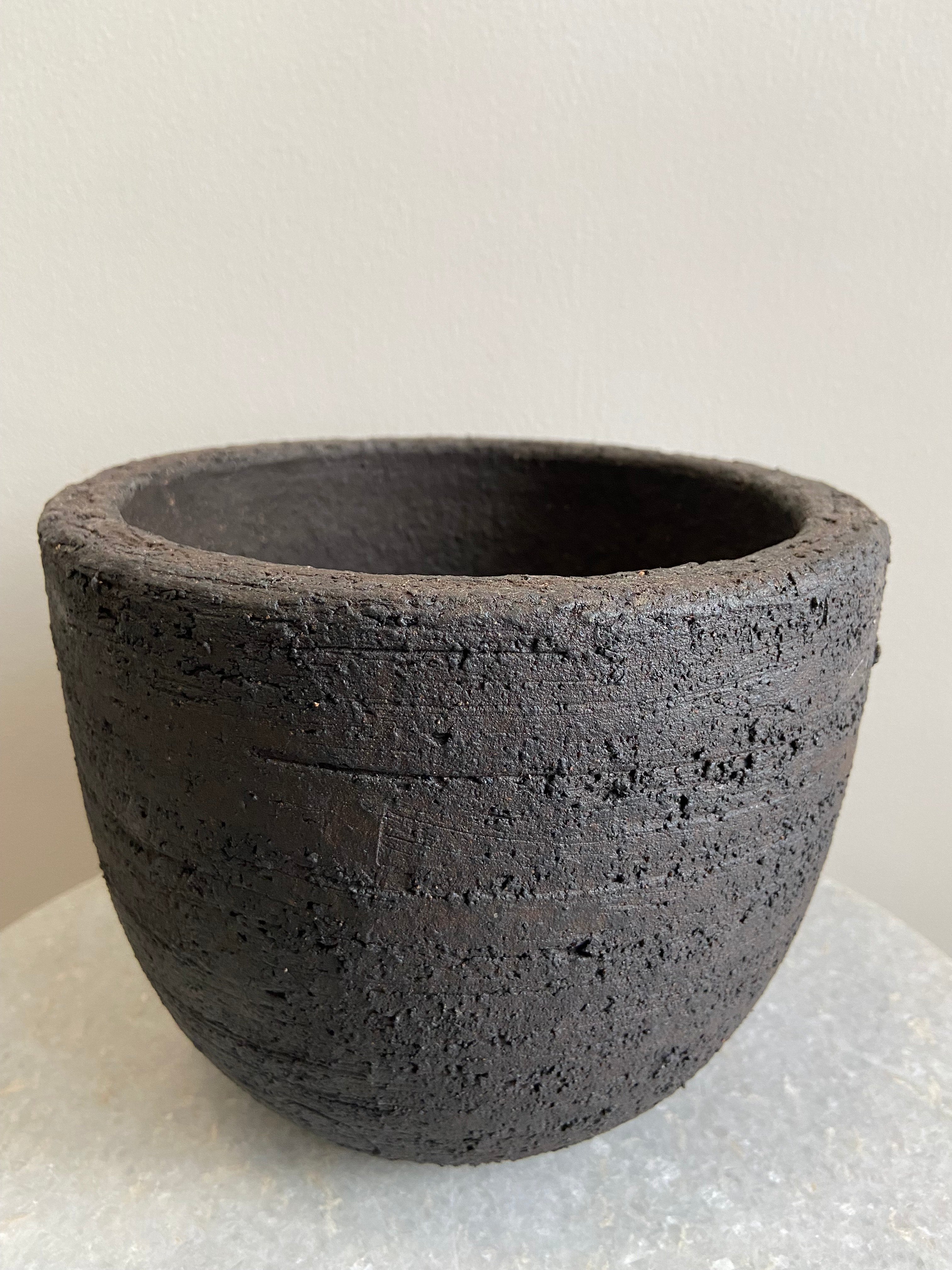 Espoo Terracotta Flower Pot 8"dia. x 7" high