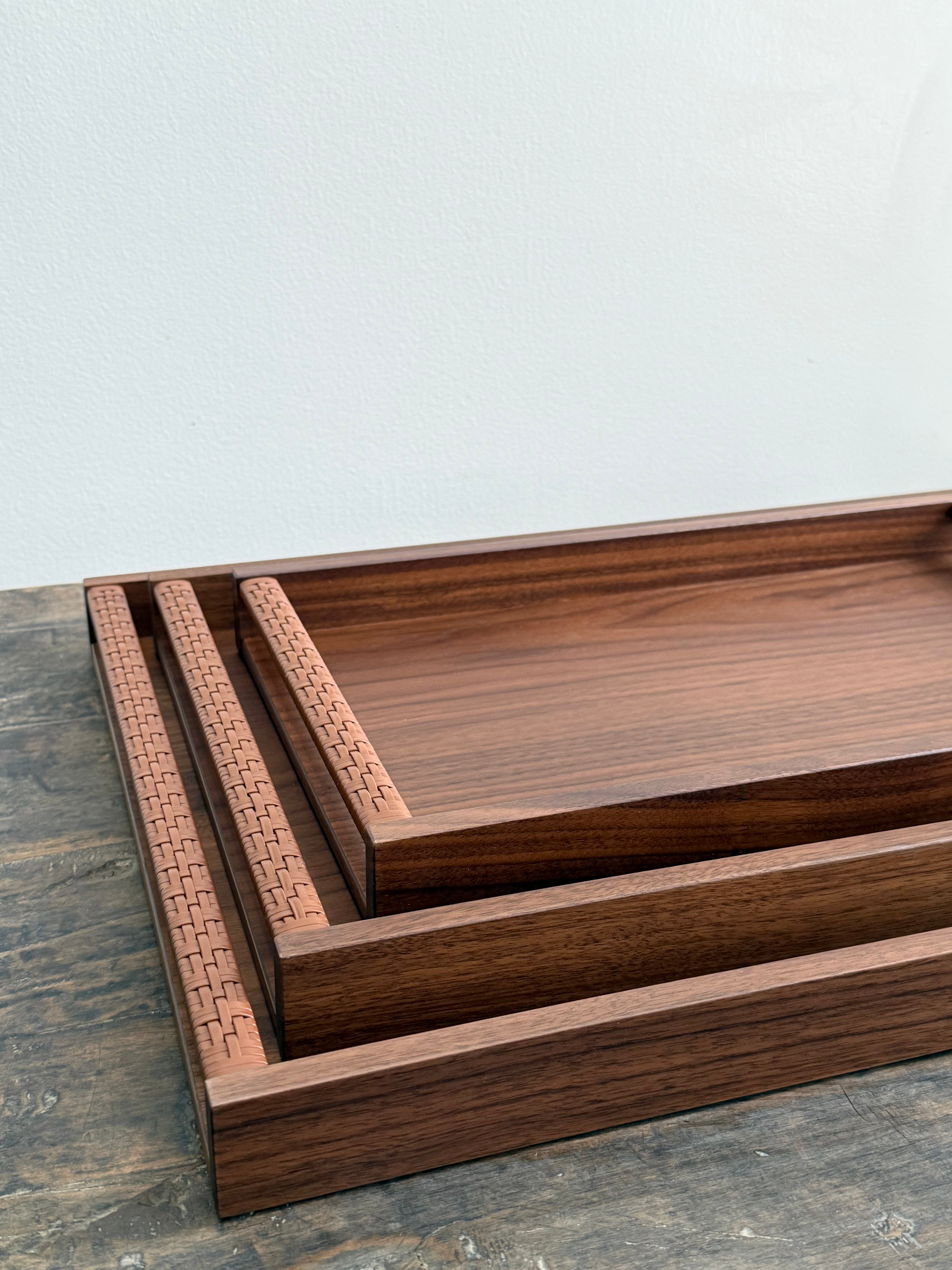 DAMA RECTANGULAR WALNUT TRAY WITH HANDWOVEN LEATHER HANDLES SMALL