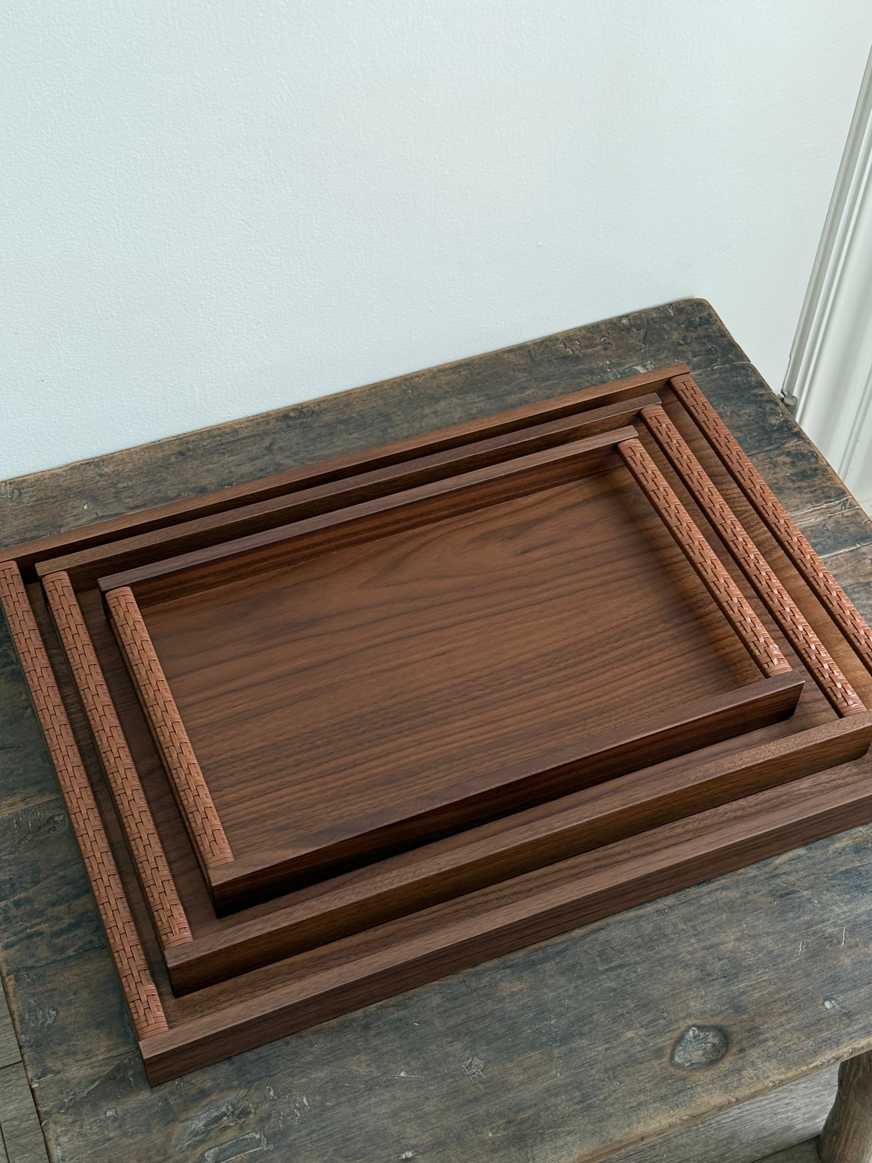 DAMA RECTANGULAR WALNUT TRAY WITH HANDWOVEN LEATHER HANDLES SMALL
