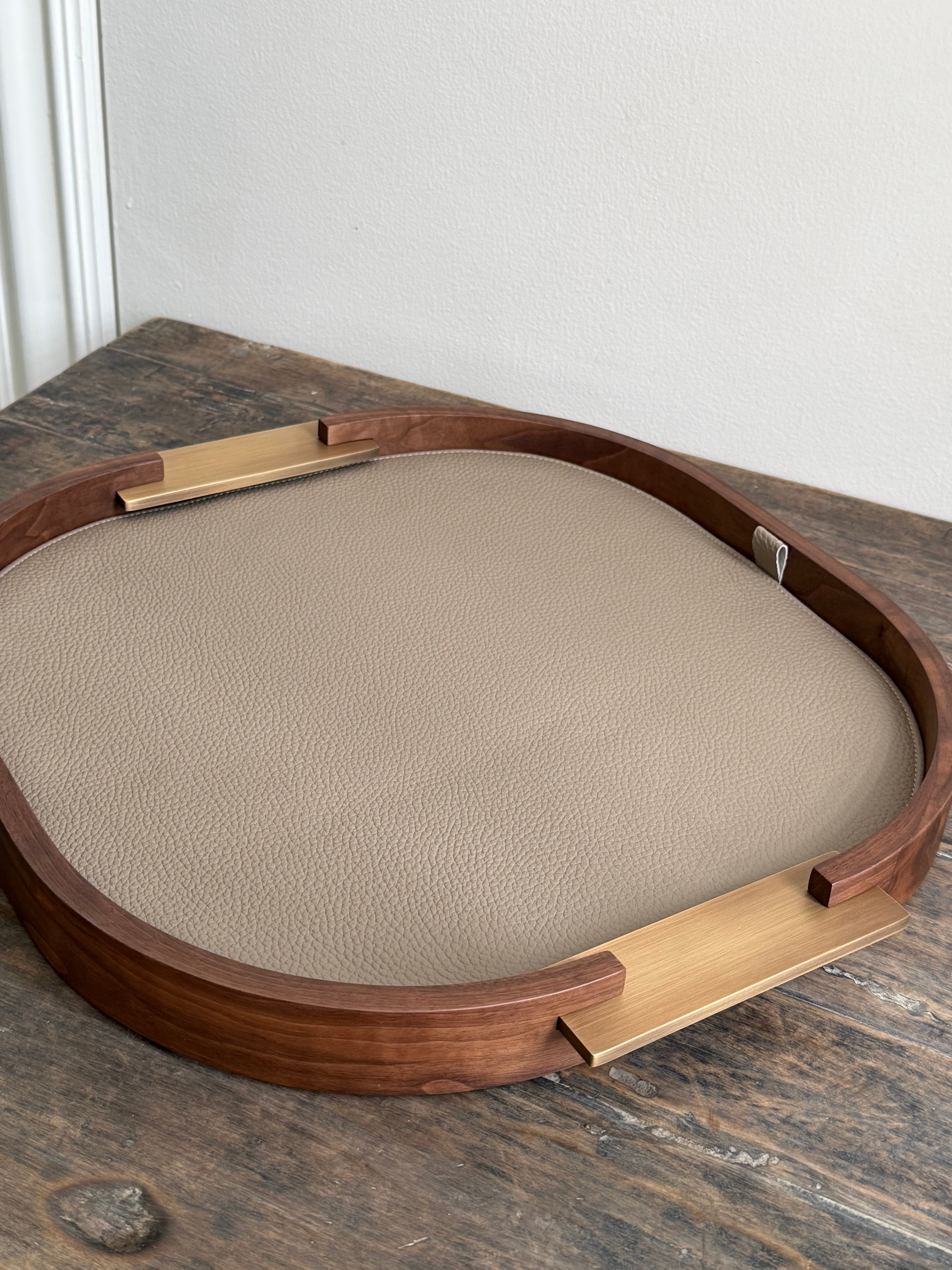 DAMA ROUNDED WALNUT AND LEATHER TRAY, SMALL