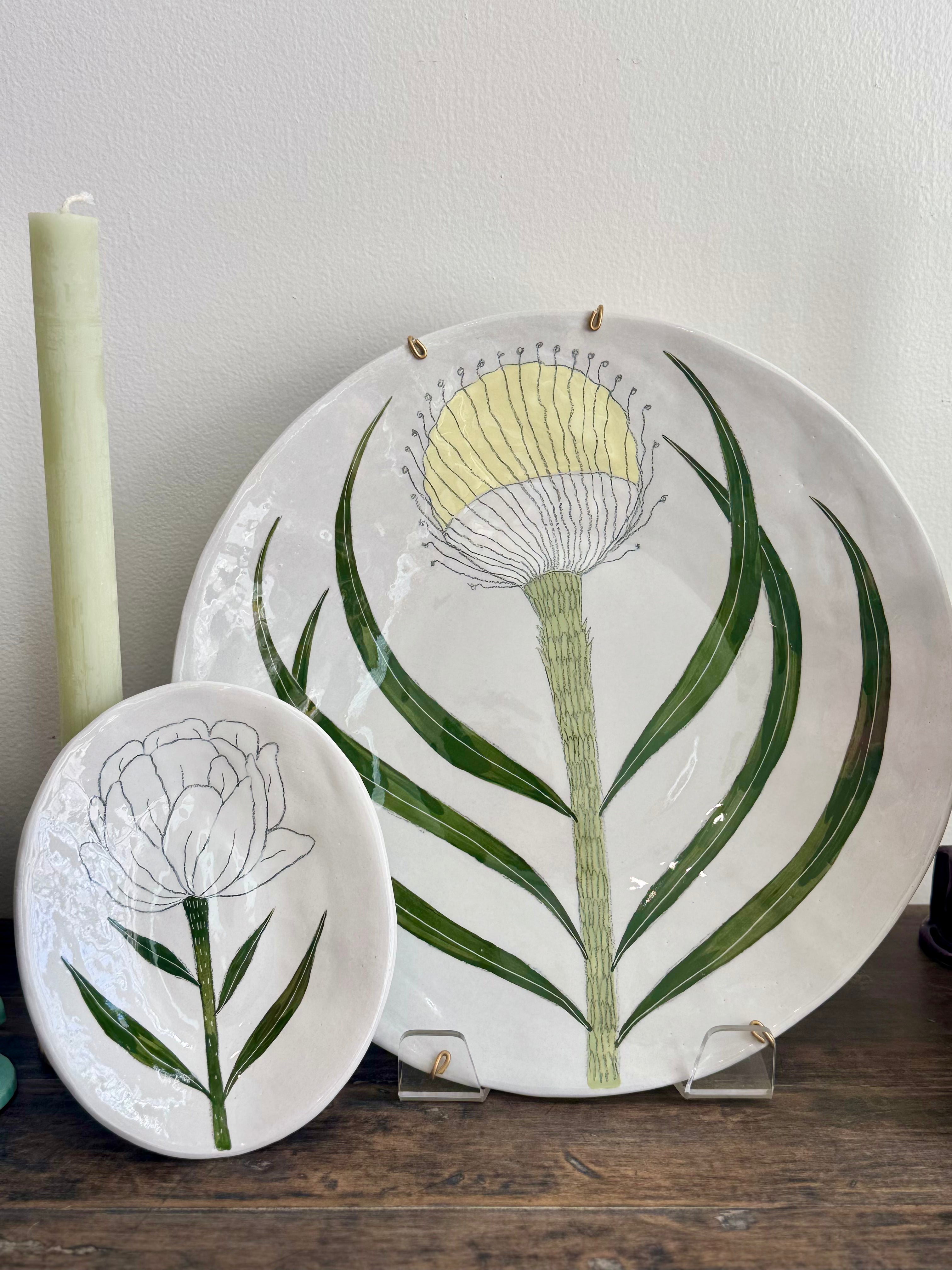 Ceramic Flower Plate Large with Wall Hanging Mechanism