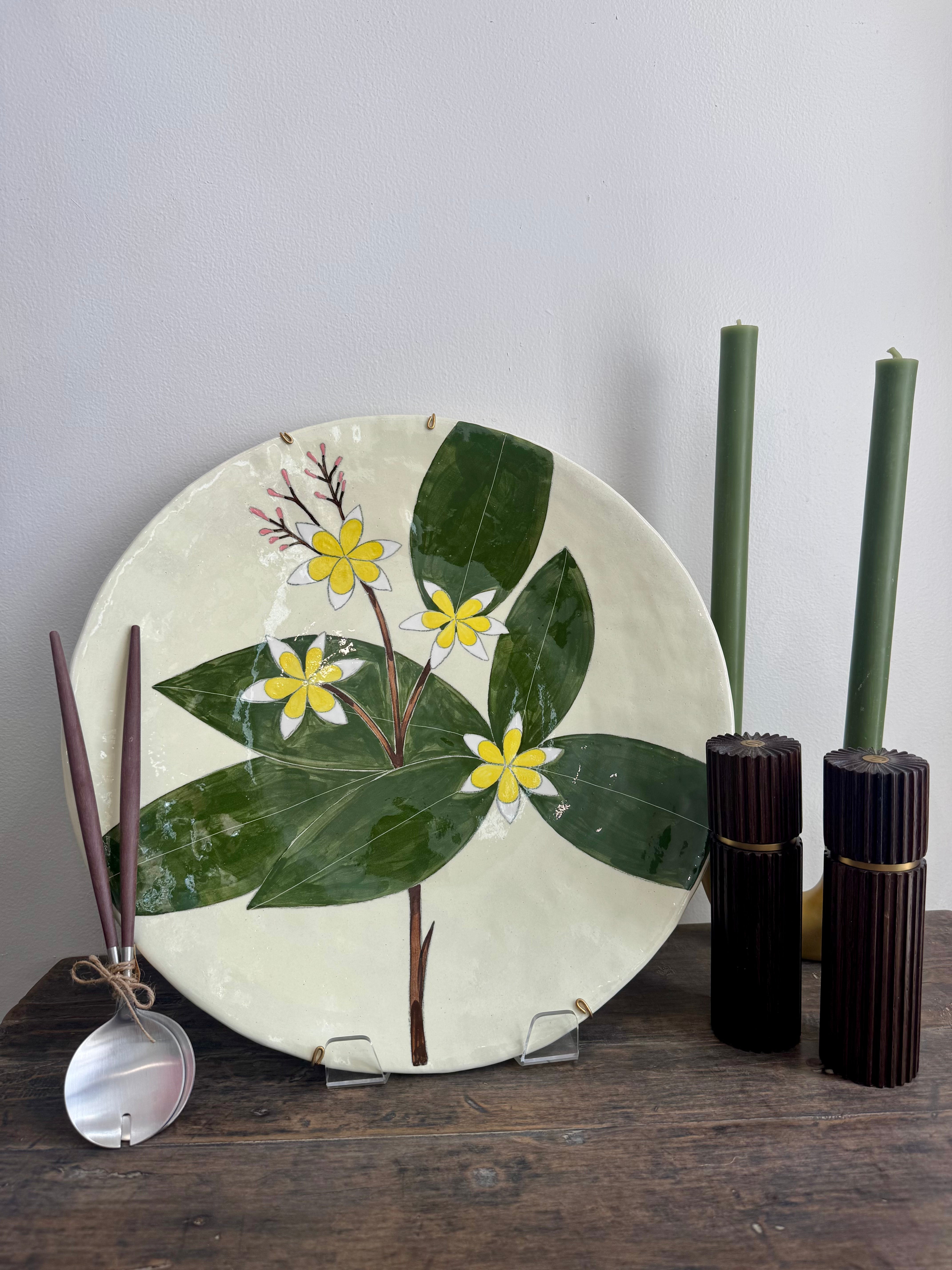 Ceramic Flower Plate XL with Wall Hanging Mechanism