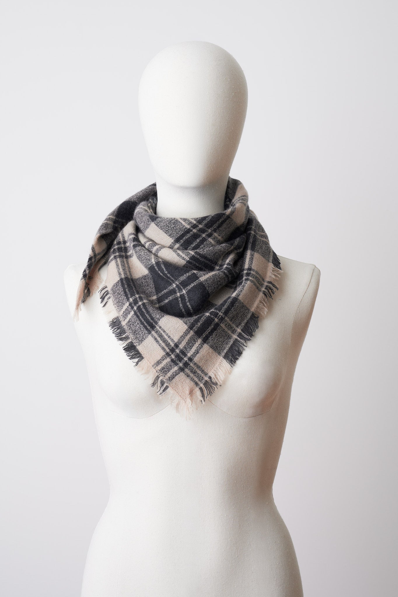 Marta Scarf, Grey