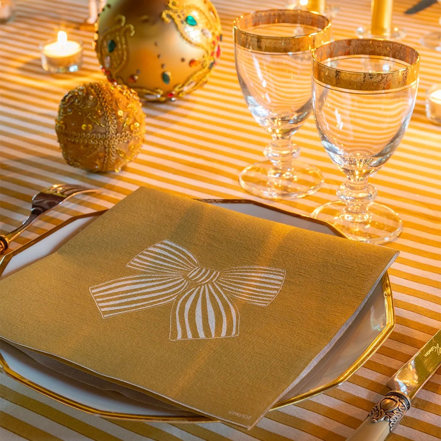 Françoise Paviot Paper Dinner Napkins 16"x16"