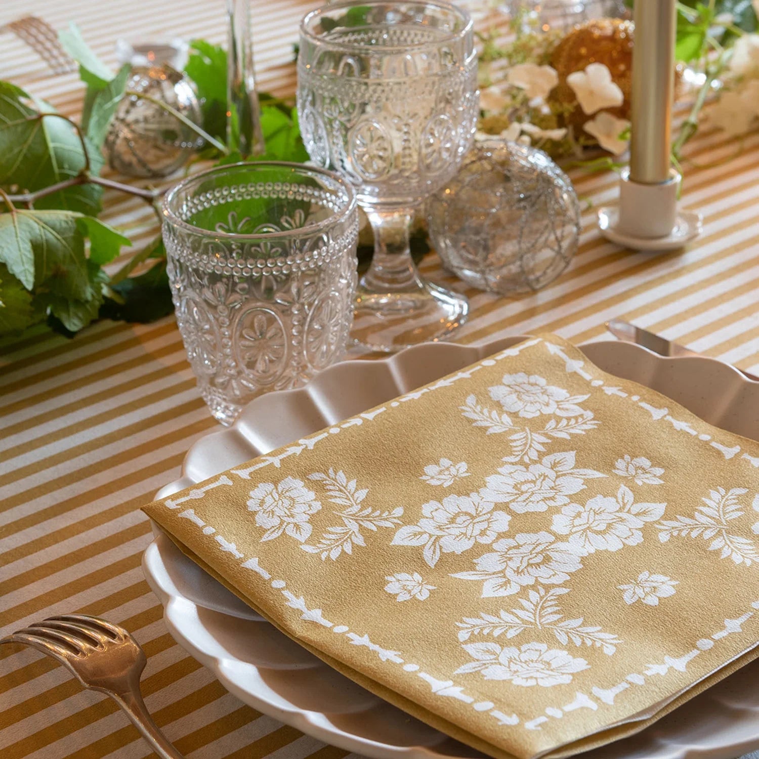 Françoise Paviot Paper Dinner Napkins 16"x16"