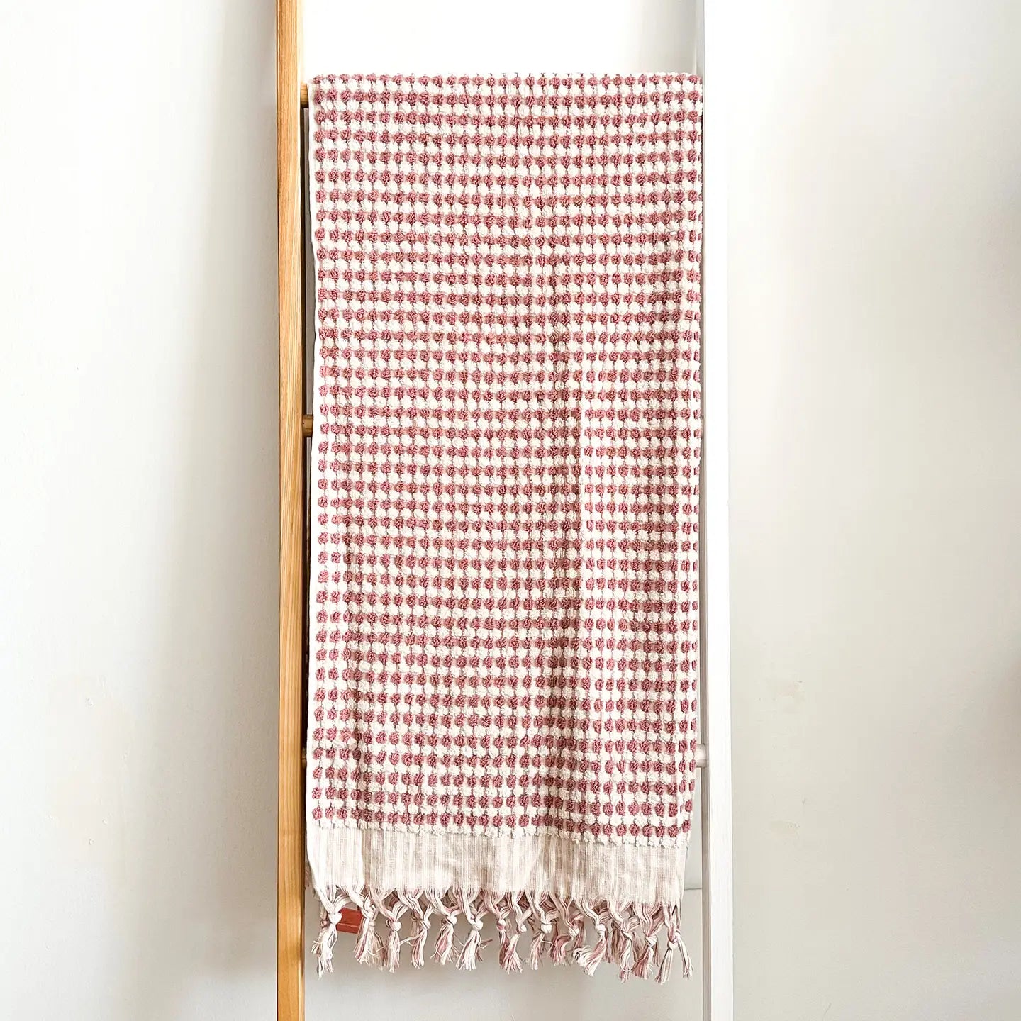 Marseille Dotted Bath Towel