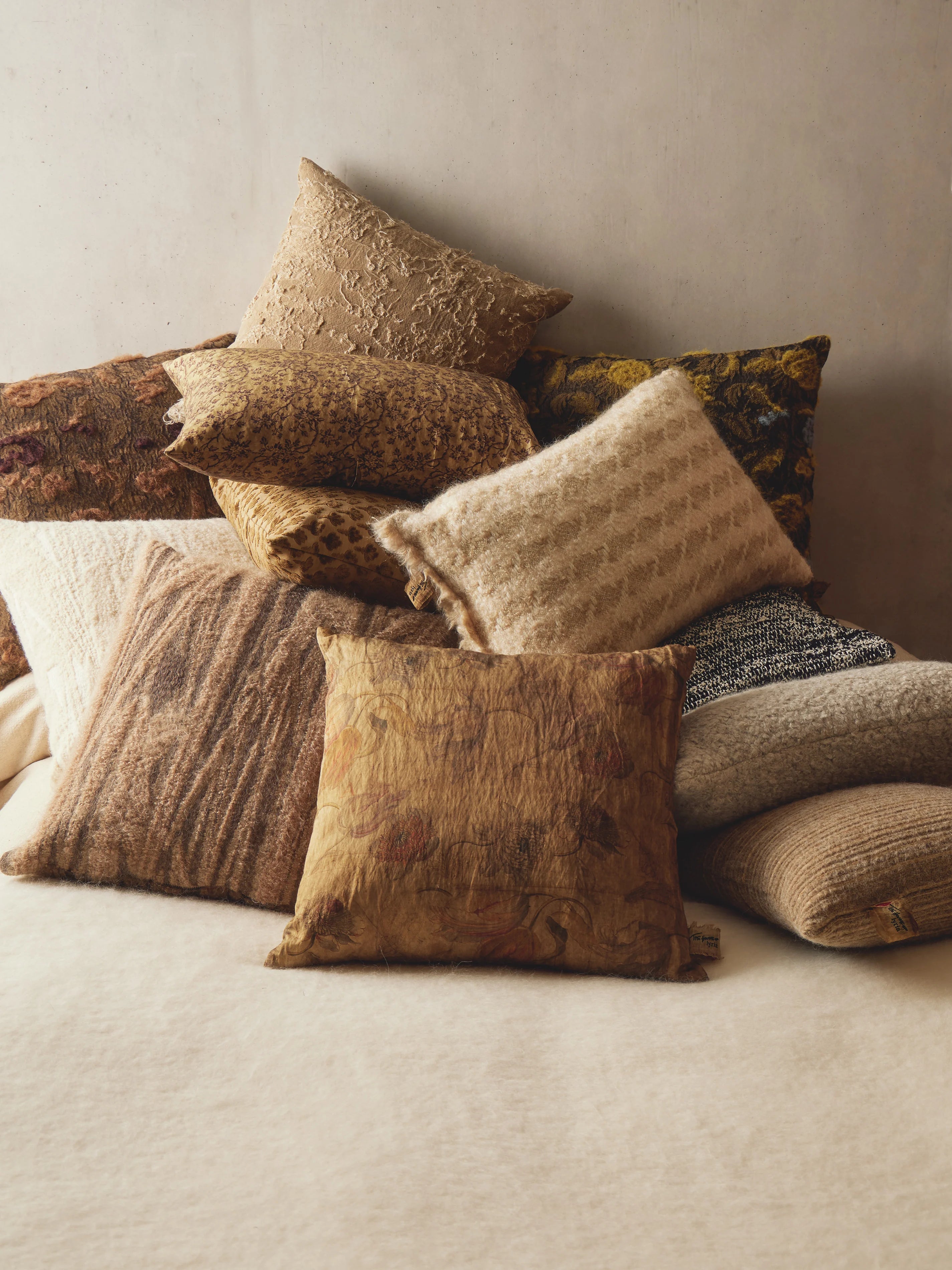 ABIBO Cushion 22" x 22", Beige and Brown