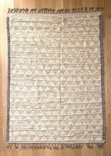 Wool Rug with Natural White Triangular Pattern and Brown Border with Tassels 6.9' x 10.3' - Homebody Denver